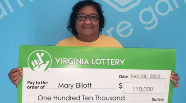 Mulher encontra bilhete de loteria depois de jogá-lo no lixo e ganha US$ 110 mil