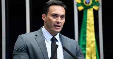 Styvenson detona e afirma que é perseguido: “vão ter que me engolir” Styvenson detona e afirma que é perseguido: “vão ter que me engolir”