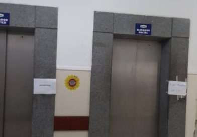 Elevadores quebrados no Hospital Deoclécio Marques comprometem atendimento