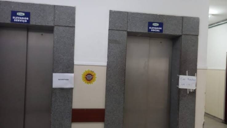 Elevadores quebrados no Hospital Deoclécio Marques comprometem atendimento