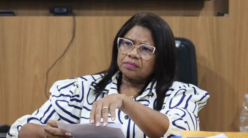 PREFEITA NILDA RECEBE REPRESENTAÇÃO SOBRE PAGAMENTOS INDENIZATÓRIOS NA SECRETARIA DE SAÚDE