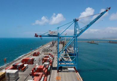 No 1° dia do tarifaço, 27 contêineres com castanha de caju e pescados deixam de embarcar no Ceará