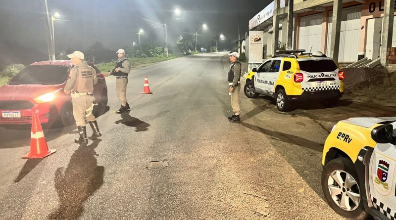 Pai e filho são detidos por dirigir embriagados e sem habilitação na Grande Natal Pai e filho são detidos por dirigir embriagados e sem habilitação na Grande Natal