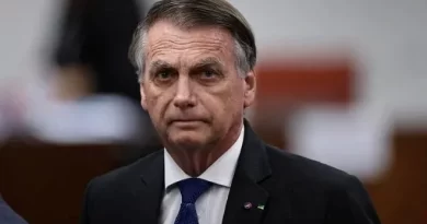 PL suspende salário e atividades partidárias de Jair Bolsonaro 