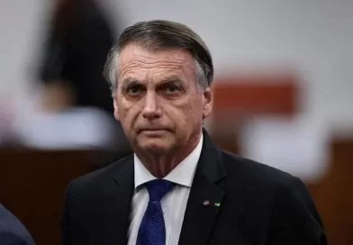 PL suspende salário e atividades partidárias de Jair Bolsonaro 