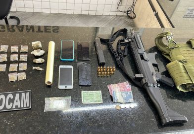 PM apreende submetralhadora e coletes balísticos em Mãe Luíza PM apreende submetralhadora e coletes balísticos em Mãe Luíza