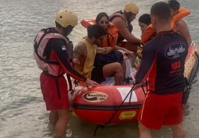 Bombeiros do RN resgatam 18 pessoas após princípio de incêndio em embarcação turística em Natal Bombeiros do RN resgatam 18 pessoas após princípio de incêndio em embarcação turística em Natal