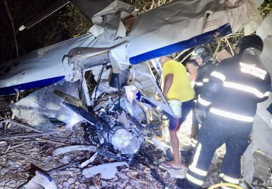 Corpo de Bombeiros atende duas vítimas após queda de avião em Pau dos Ferros Corpo de Bombeiros atende duas vítimas após queda de avião em Pau dos Ferros