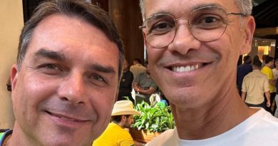 Deputado Coronel Azevedo destaca confiança e celebra indicação de Flávio Bolsonaro para a disputa presidencial de 2026 Deputado Coronel Azevedo destaca confiança e celebra indicação de Flávio Bolsonaro para a disputa presidencial de 2026