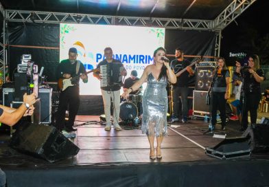 Parnamirim leva Natal do Povo a todos bairros e inova com Caravana do Papai Noel Parnamirim leva Natal do Povo a todos bairros e inova com Caravana do Papai Noel