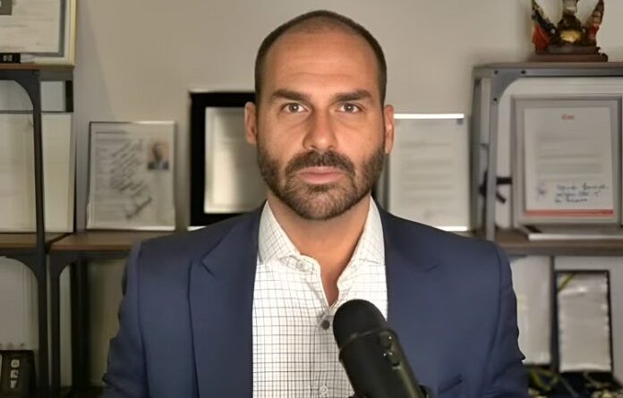 Hugo Motta cassa mandatos de Eduardo Bolsonaro e Alexandre Ramagem na Câmara Hugo Motta cassa mandatos de Eduardo Bolsonaro e Alexandre Ramagem na Câmara