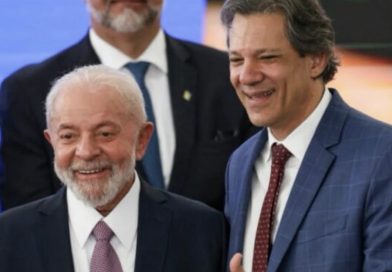 Governo Lula amplia arrecadação e passa a atingir trabalhadores informais Governo Lula amplia arrecadação e passa a atingir trabalhadores informais