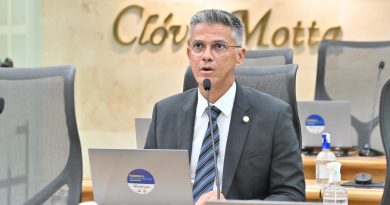 Deputado Coronel Azevedo alerta para cobranças abusivas em contas de energia solar no RN