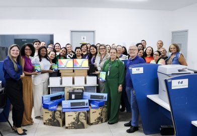 Prefeitura entrega equipamentos para melhorar atendimento da Central do Cadastro Único Prefeitura entrega equipamentos para melhorar atendimento da Central do Cadastro Único
