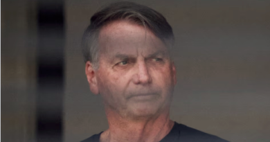 Bolsonaro pede a Moraes autorização para receber visita de assessor do Governo Trump