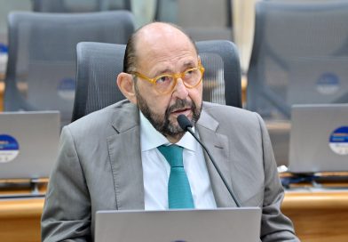 Gustavo Carvalho critica gestão da educação e cobra ações do governo