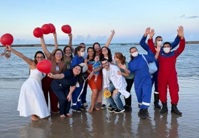 CRIANÇA INTERNADA DESDE O NASCIMENTO REALIZA SONHO DE IR À PRAIA EM NATAL