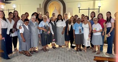 Semana da Mulher tem início com encontro de fé conduzido pela prefeita Nilda no Convento de Emaús Semana da Mulher tem início com encontro de fé conduzido pela prefeita Nilda no Convento de Emaús