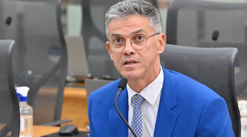 Deputado Coronel Azevedo critica gestão estadual e federal por baixo desempenho em empregos