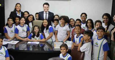 DR. CÉSAR MAIA E RÁRIKA BASTOS RECEPCIONAM ALUNOS EM VISITA À CÂMARA MUNICIPAL DE PARNAMIRIM DR. CÉSAR MAIA E RÁRIKA BASTOS RECEPCIONAM ALUNOS EM VISITA À CÂMARA MUNICIPAL DE PARNAMIRIM