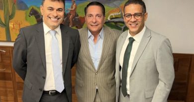 Alinhamento em Pauta: Vereador Professor Italo Siqueira cumpre agenda com Ezequiel Ferreira e Wolney França