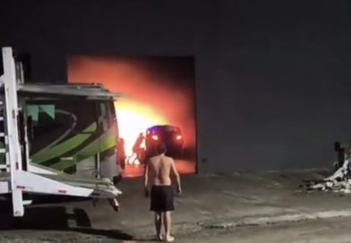 Incêndio atinge garagem de veículos em Parnamirim e destrói oito automóveis