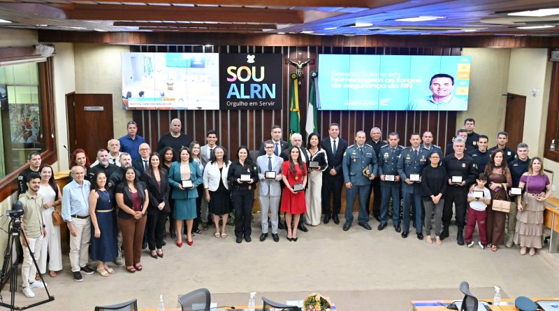 Luiz Eduardo homenageia forças de segurança em sessão solene na ALRN
