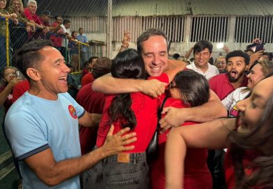 Multidão se reúne em João Câmara para receber o Time de Lula e reafirmar apoio a Cadu