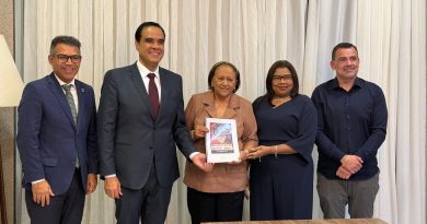 Prefeita Nilda apresenta projetos de turismo ao ministro e garante apoio do Governo Federal Prefeita Nilda apresenta projetos de turismo ao ministro e garante apoio do Governo Federal