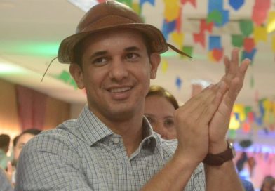 “Mesmo em meio a perseguições de adversários e de parte da imprensa, estamos em primeiríssimo lugar com 41%”, diz Allyson sobre resultado da Exatus “Mesmo em meio a perseguições de adversários e de parte da imprensa, estamos em primeiríssimo lugar com 41%”, diz Allyson sobre resultado da Exatus