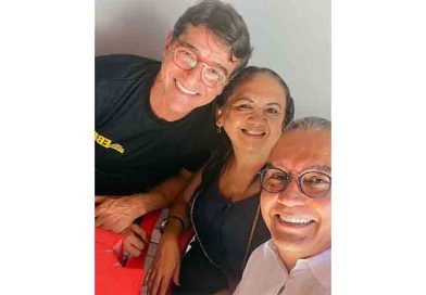 Vereador Fúlvio leva Kelps de casa em casa para visitar os amigos em Natal