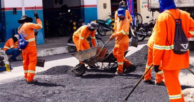 Prefeitura segue avançando com operação tapa-buracos e limpeza de bueiros no município Prefeitura segue avançando com operação tapa-buracos e limpeza de bueiros no município