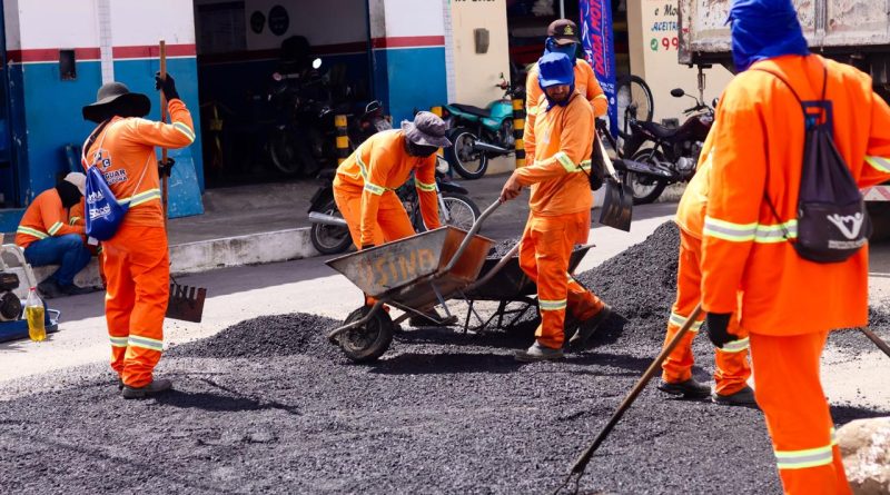 Prefeitura segue avançando com operação tapa-buracos e limpeza de bueiros no município Prefeitura segue avançando com operação tapa-buracos e limpeza de bueiros no município