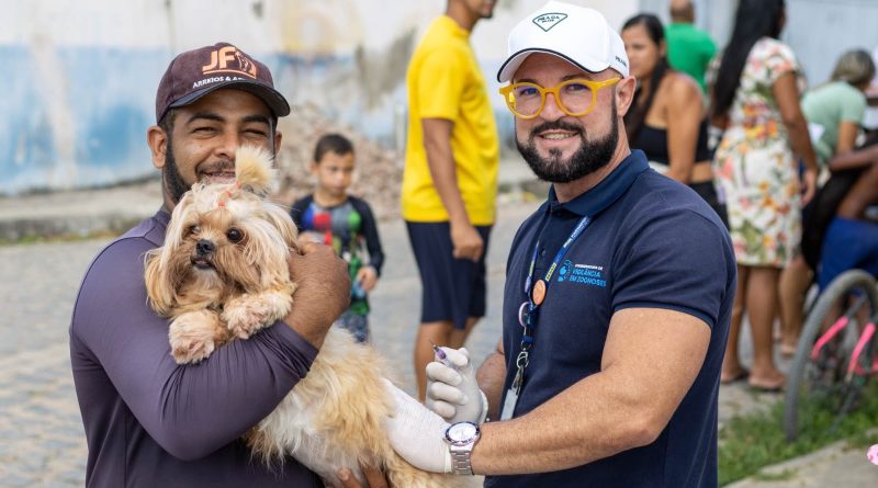 Parnamirim inicia pré-campanha antirrábica com sucesso e aplica mais de 1.800 doses no primeiro dia Parnamirim inicia pré-campanha antirrábica com sucesso e aplica mais de 1.800 doses no primeiro dia