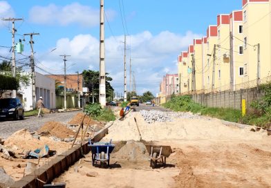 Prefeitura alcança 75% de execução da obra de pavimentação da Avenida Brasil, na Coophab Prefeitura alcança 75% de execução da obra de pavimentação da Avenida Brasil, na Coophab