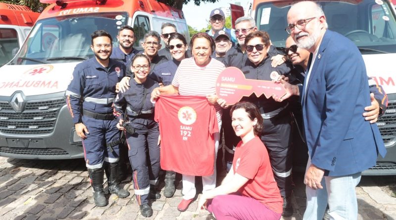 RN recebe novas ambulâncias, gabinetes odontológicos e micro-ônibus para transporte de pacientes RN recebe novas ambulâncias, gabinetes odontológicos e micro-ônibus para transporte de pacientes