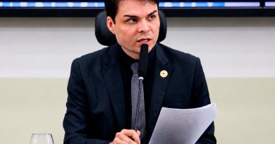 DR. CÉSAR MAIA PROPÕE LICENÇA ANUAL PARA SERVIDORES REALIZAREM EXAMES PREVENTIVOS DE CÂNCER DR. CÉSAR MAIA PROPÕE LICENÇA ANUAL PARA SERVIDORES REALIZAREM EXAMES PREVENTIVOS DE CÂNCER