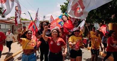 Em caminhada na Redinha, Samanda relembra luta em defesa dos permissionários do mercado: “Vocês sabem com quem podem contar” Em caminhada na Redinha, Samanda relembra luta em defesa dos permissionários do mercado: “Vocês sabem com quem podem contar”