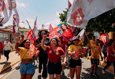 Em caminhada na Redinha, Samanda relembra luta em defesa dos permissionários do mercado: “Vocês sabem com quem podem contar” Em caminhada na Redinha, Samanda relembra luta em defesa dos permissionários do mercado: “Vocês sabem com quem podem contar”