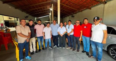 Samanda recebe apoio do prefeito, vice, ex-prefeitos e oito dos nove vereadores de Felipe Guerra Samanda recebe apoio do prefeito, vice, ex-prefeitos e oito dos nove vereadores de Felipe Guerra