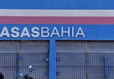 Casas Bahia fecha 298 lojas, demite 1,9 mil e encerra unidades em Natal e Mossoró Casas Bahia fecha 298 lojas, demite 1,9 mil e encerra unidades em Natal e Mossoró