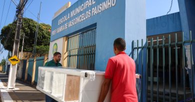 Renovação do mobiliário escolar chega a mais quatro unidades da rede municipal