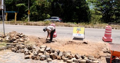 Do asfalto ao paralelepípedo: Gestão Nilda mantém equipes nas ruas e avança na recuperação das vias com a operação tapa-buracos Do asfalto ao paralelepípedo: Gestão Nilda mantém equipes nas ruas e avança na recuperação das vias com a operação tapa-buracos